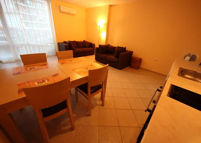 Menada In Karolina Lägenhet Slăntjev Brjag