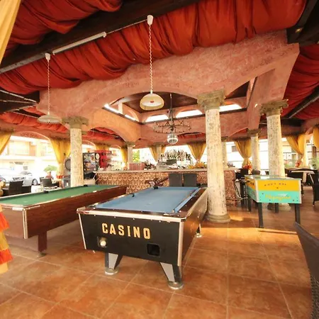 Menada In Karolina Σάνι Μπιτς