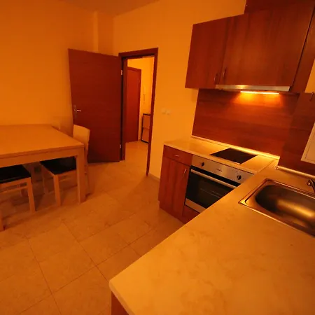 Menada In Karolina Σάνι Μπιτς