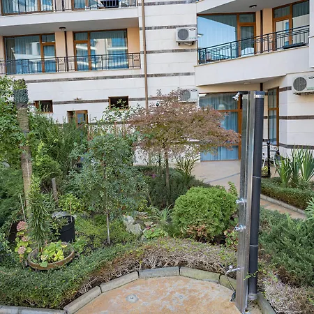 Menada In Karolina * Σάνι Μπιτς