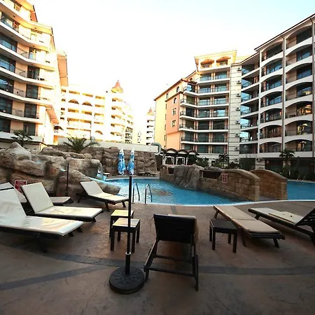 Menada In Karolina Σάνι Μπιτς