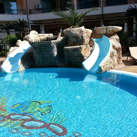 Menada In Karolina Σάνι Μπιτς