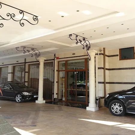 Menada In Karolina Σάνι Μπιτς