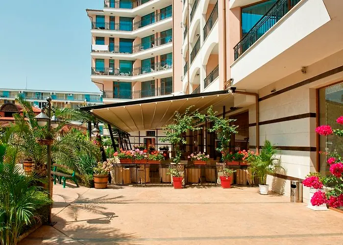 Menada In Karolina サニービーチ