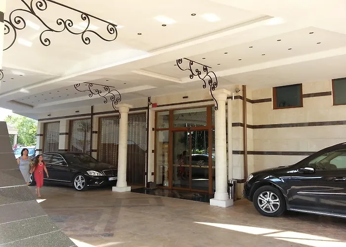 Menada In Karolina サニービーチ